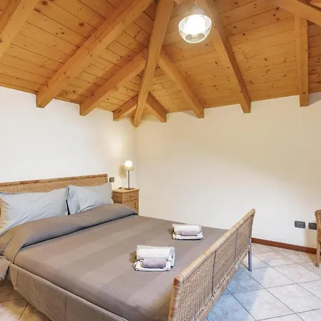 Two-bedroom In Lägenhet Romentino